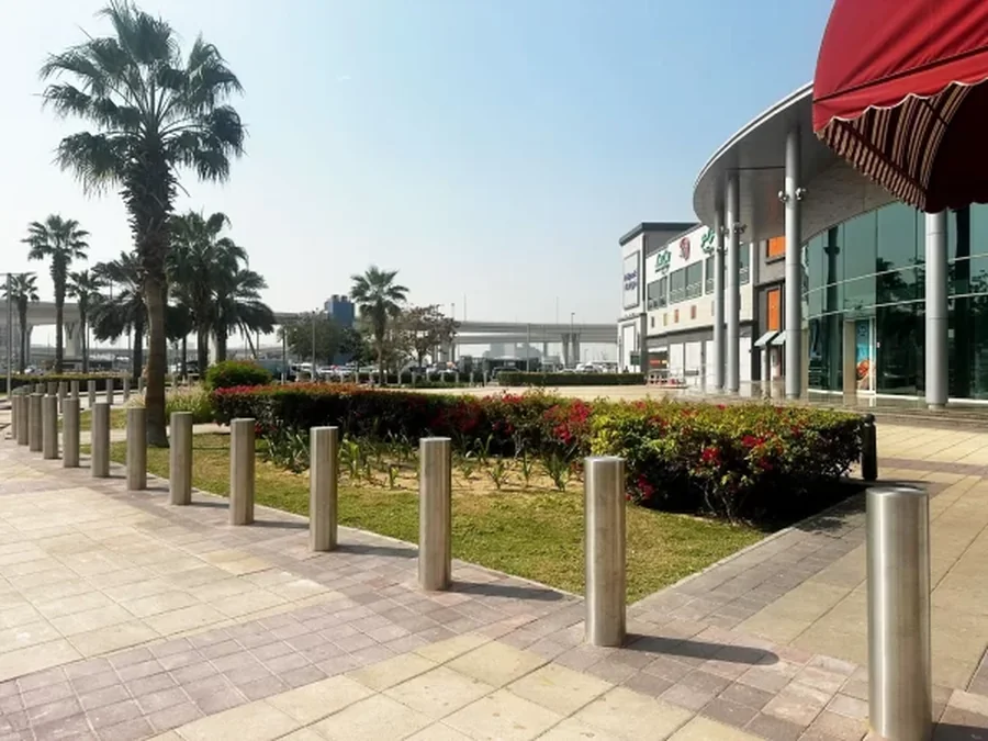 PAS 68 static Terra Venus HVM bollards installed at Deira Market, provided by a trusted HVM bollard supplier.  